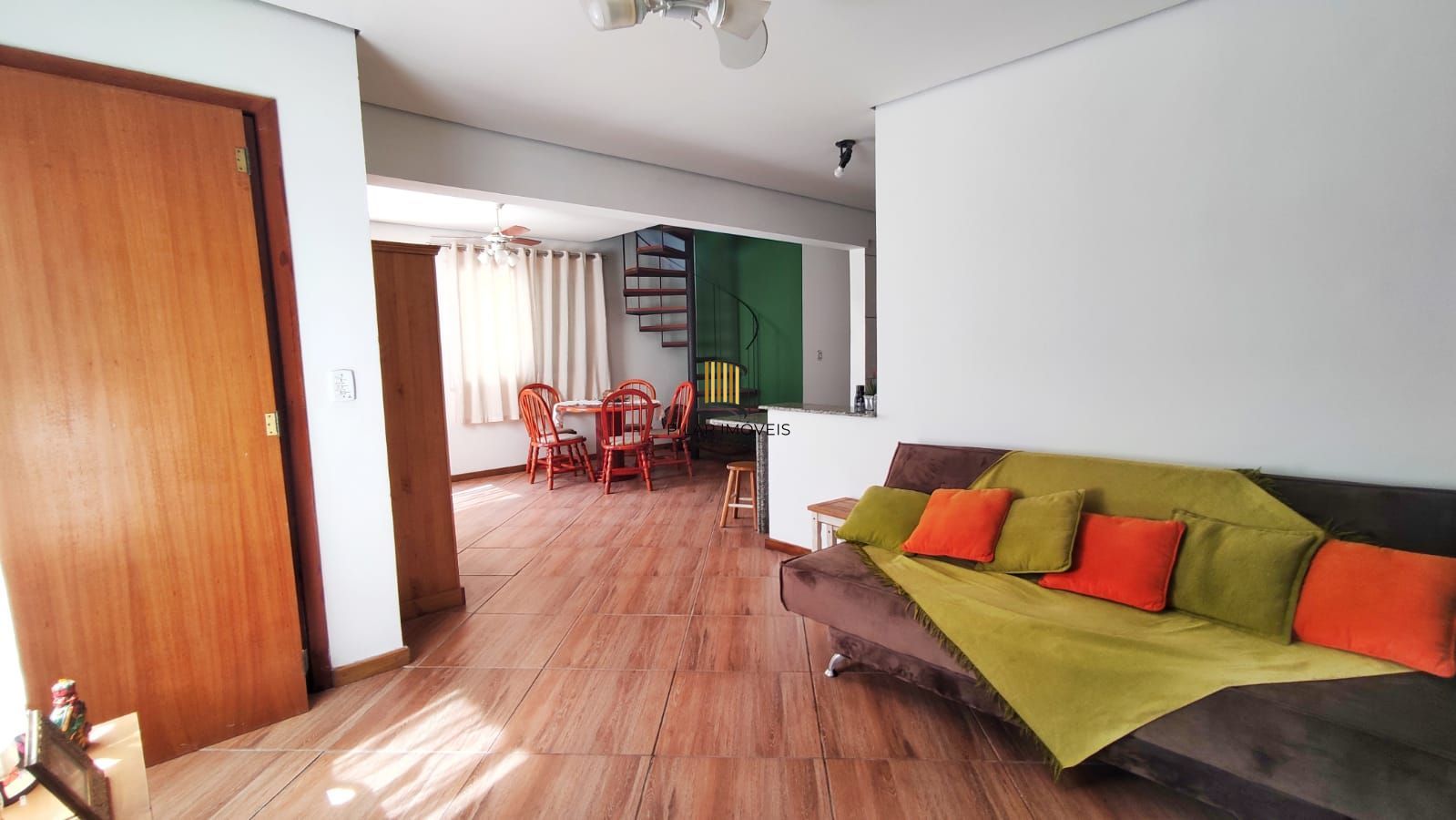 3 Dormitórios, sendo 1 Suíte Master •	Living com Dois Ambientes – no Bairro Alto Petrópolis – Amplo Terreno.