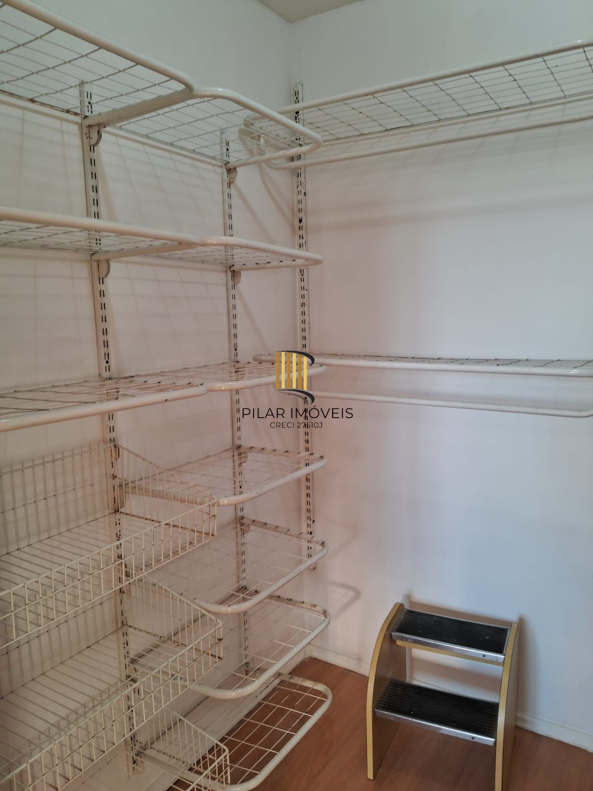 APARTAMENTO COBERTURA COM 02 DORMITÓRIOS, LIVING 02 AMBIENTES COM GARAGEM E BAIXO CUSTO CONDOMINIAL