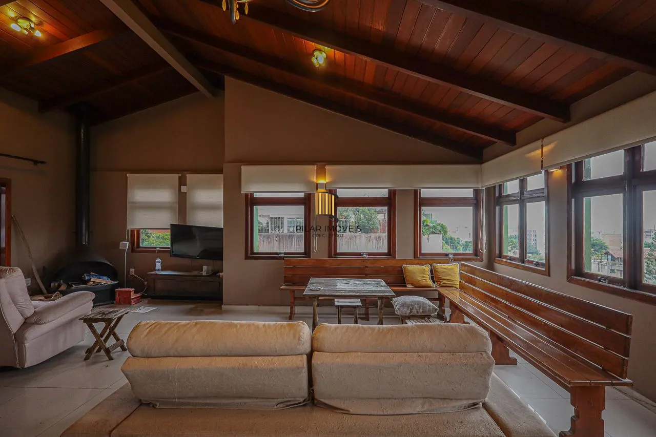 Apartamento cobertura de 03 dormitórios com opção de 05, 03 garagens. Bairro Higienópolis