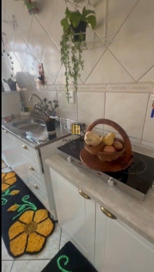 Apt° 2 quartos, 2° andar, O/L no bairro Tristeza