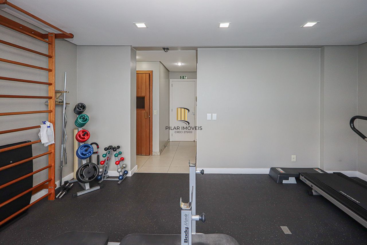 Apartamento de 3 quartos, 3 suítes, com 02 garagens individuais no Bairro Petrópolis, próximo a Encol.