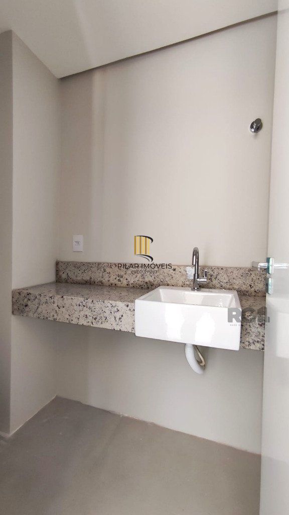 Sobrado a Venda no Residencial Verdes Campos na Rua Anna Abruzzi, com 2 dormitórios sendo 2 suites.