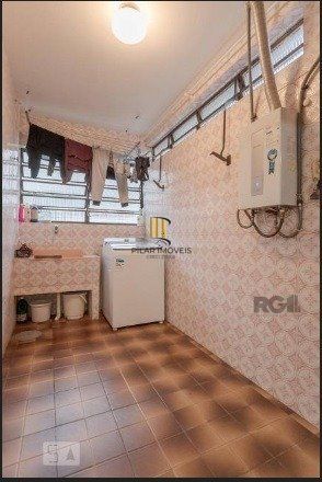 Casa com 04 dormitórios no Bairro Chacara das Pedras Porto Alegre