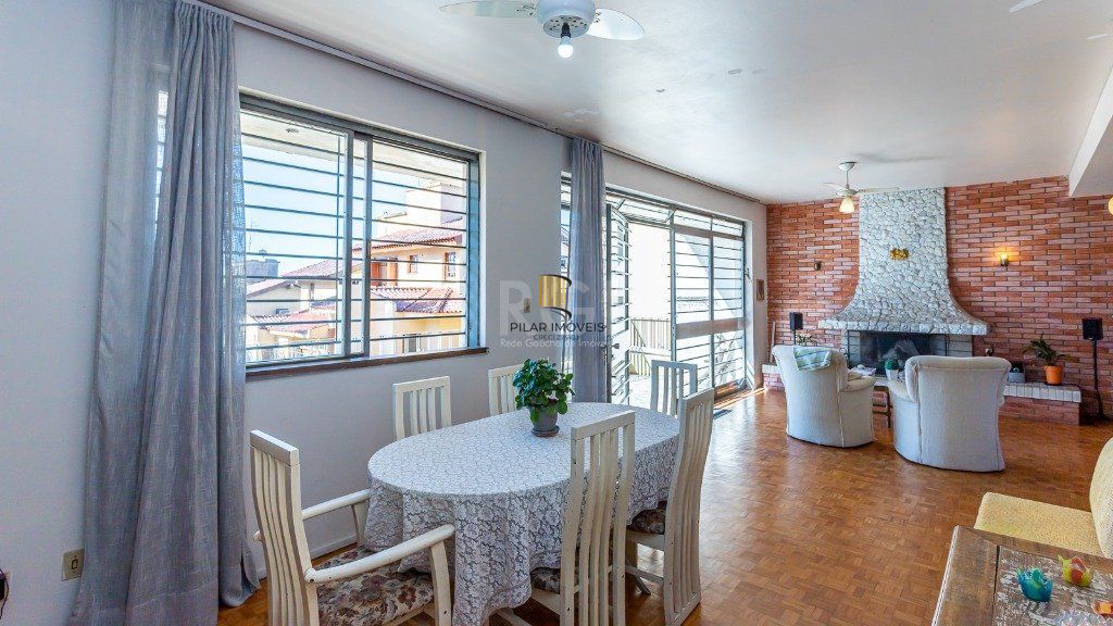 Casa 5 dormitórios no bairro Santa Tereza