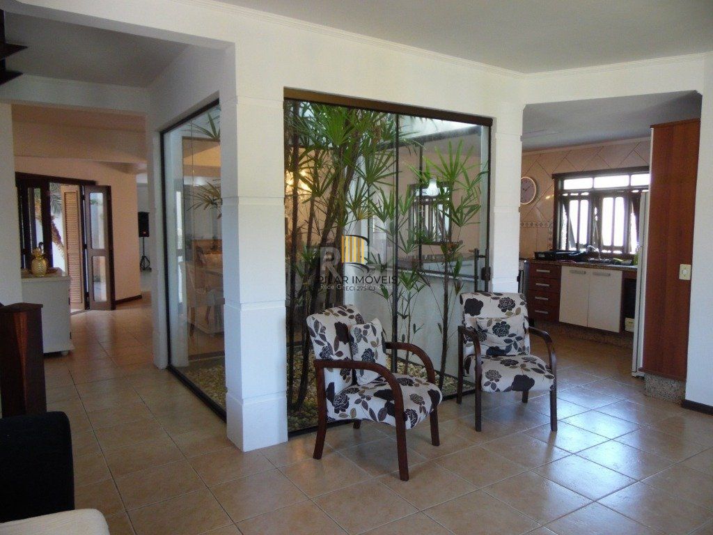 Casa para Venda - 410m², 5 dormitórios, sendo 5 suites, 5 vagas - Centro