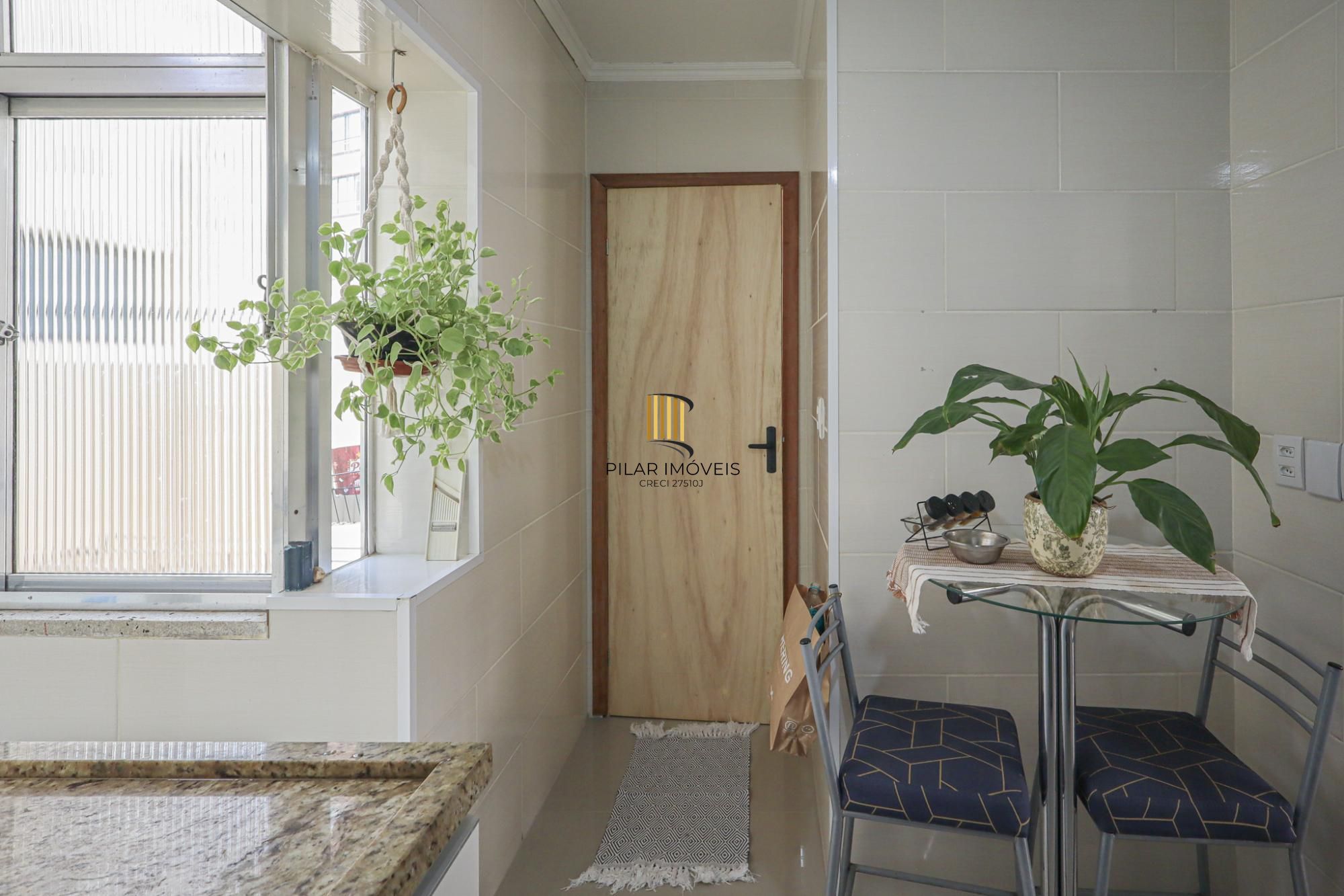 Apto 01 quarto todo reformado no bairro Floresta Porto Alegre/RS