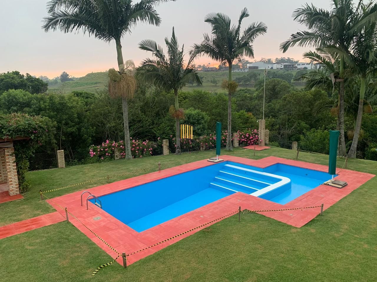 Casa mobiliada em condomínio