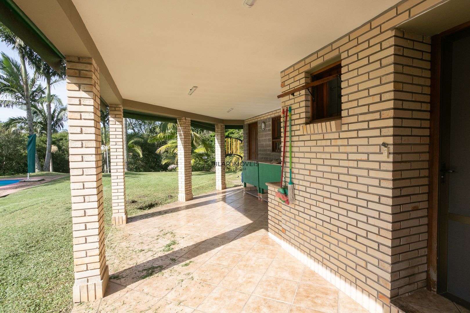 Casa mobiliada em condomínio