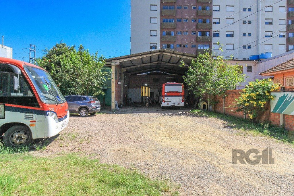 Vendo com exclusividade,  50m da PUC, terreno com 960 m2,   30,00m x 32,00m