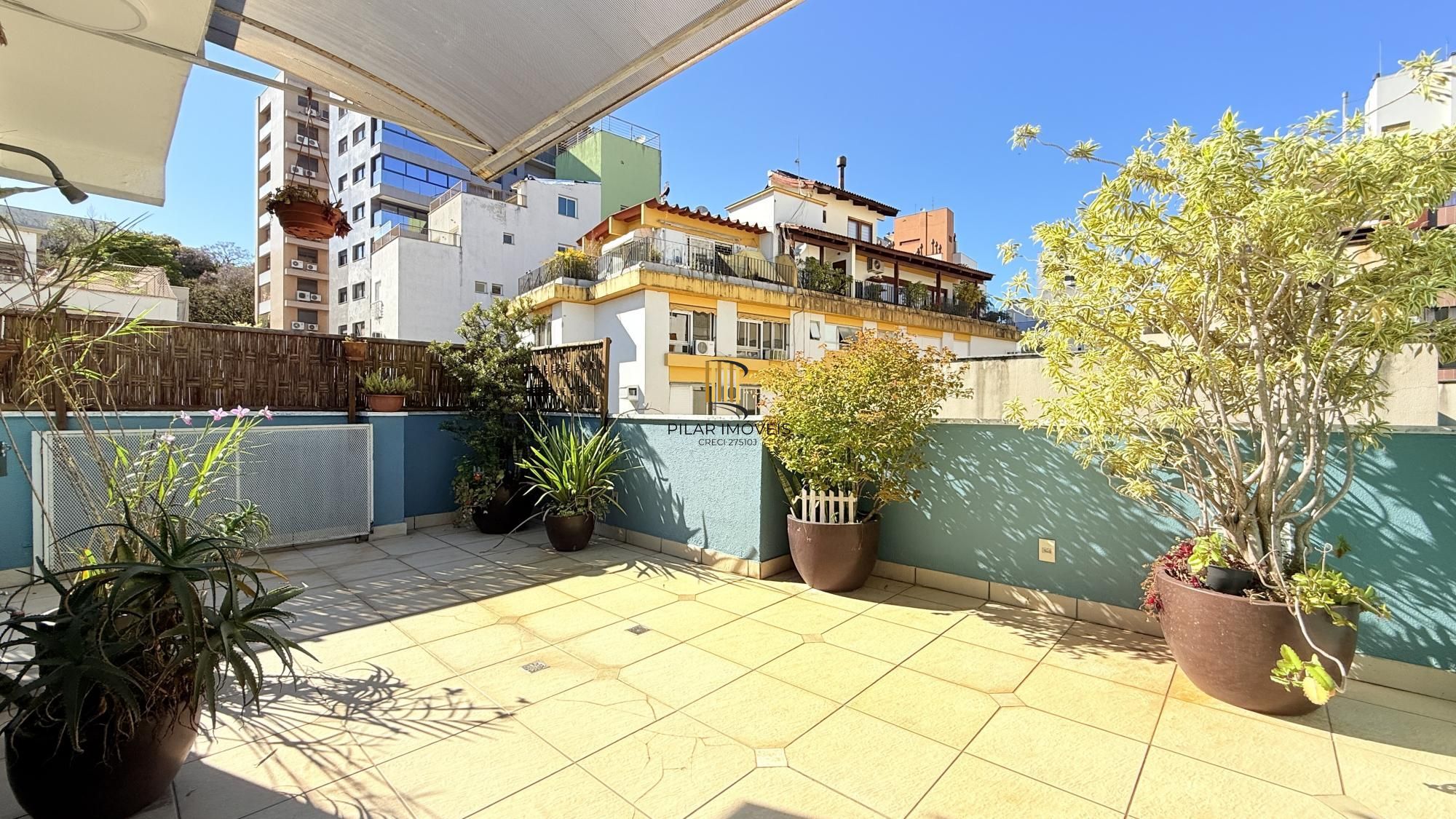 Cobertura Semimobiliada com Vista Panorâmica em Porto Alegre