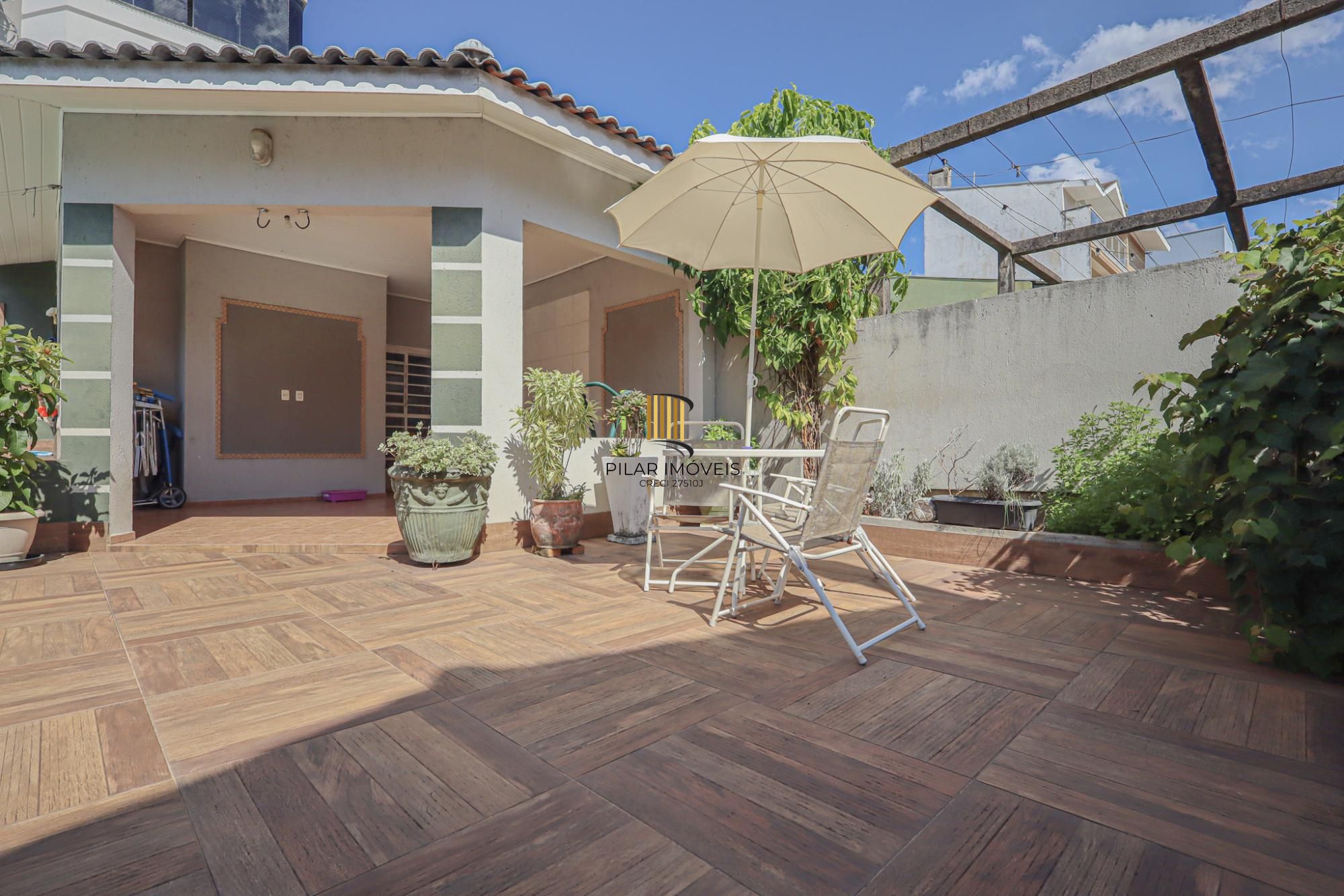 Residência de luxo ! Impecável.. 04 dormitórios , piscina / estuda dação