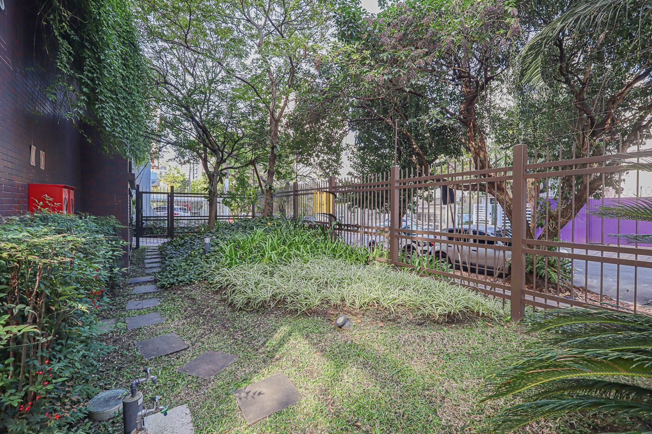 Apartamento de 3 quartos, 3 suítes, com 02 garagens individuais no Bairro Petrópolis, próximo a Encol.