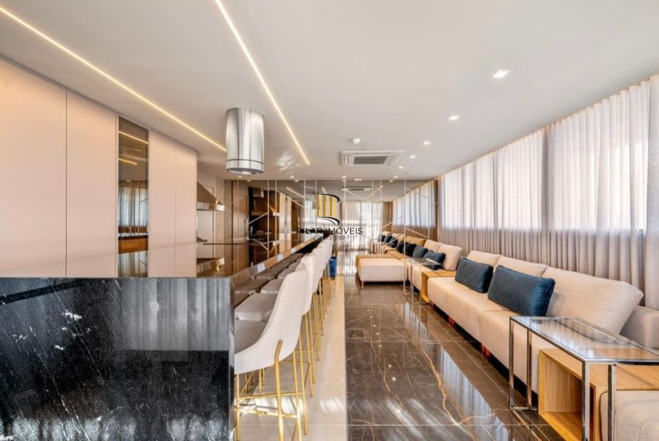 Apartamento desocupado e totalmente mobiliado com uma garagem