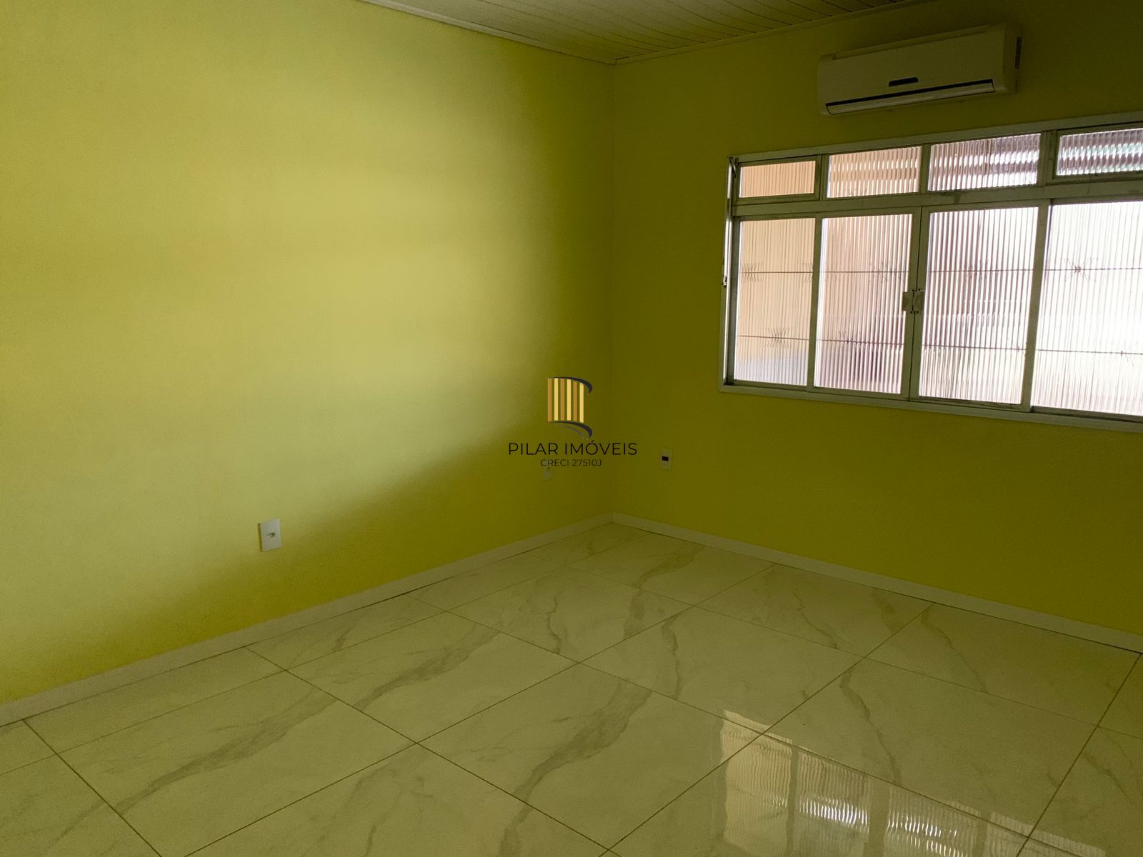 Casa para Venda - 55m², 3 dormitórios, 2 vagas - Rio Branco