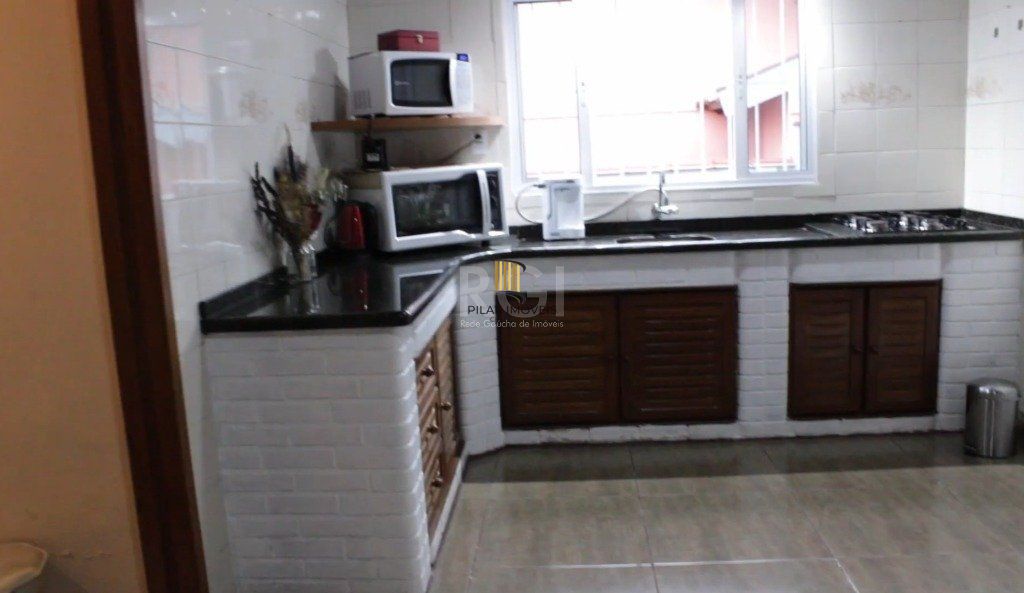 Casa para Venda - 300m², 5 dormitórios, sendo 2 suites, 4 vagas - Bela Vista
