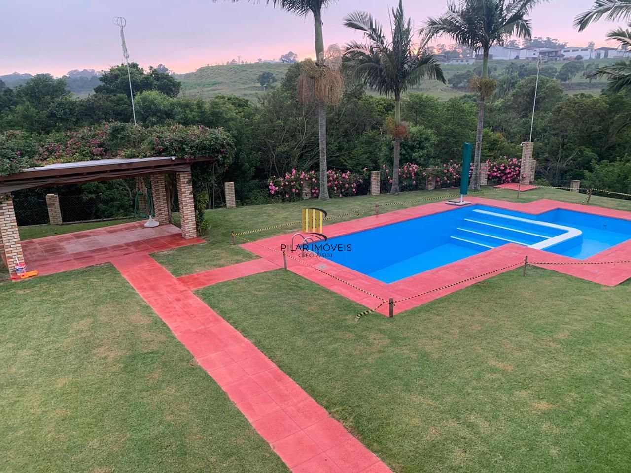 Casa mobiliada em condomínio