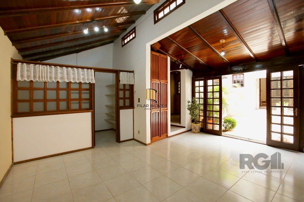 Casa de Condomínio 3 dormitórios no bairro Cristal