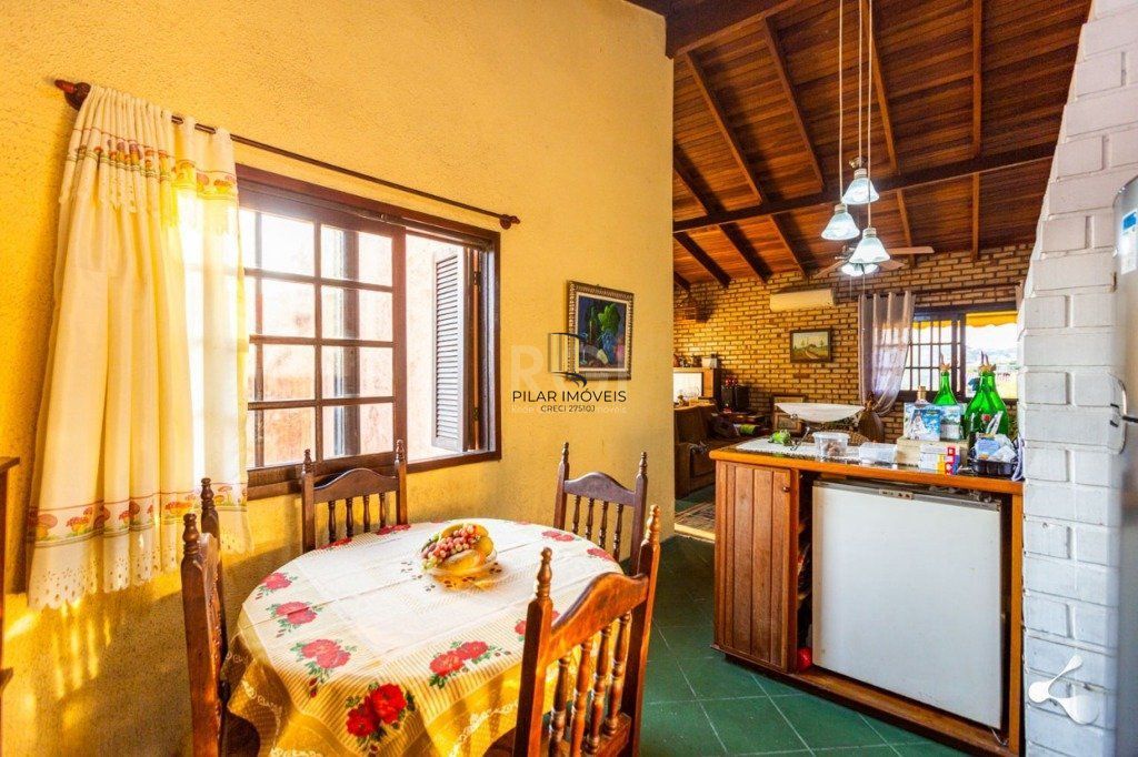 Casa para Venda - 231.27m², 3 dormitórios, sendo 1 suites, 3 vagas - Cristal