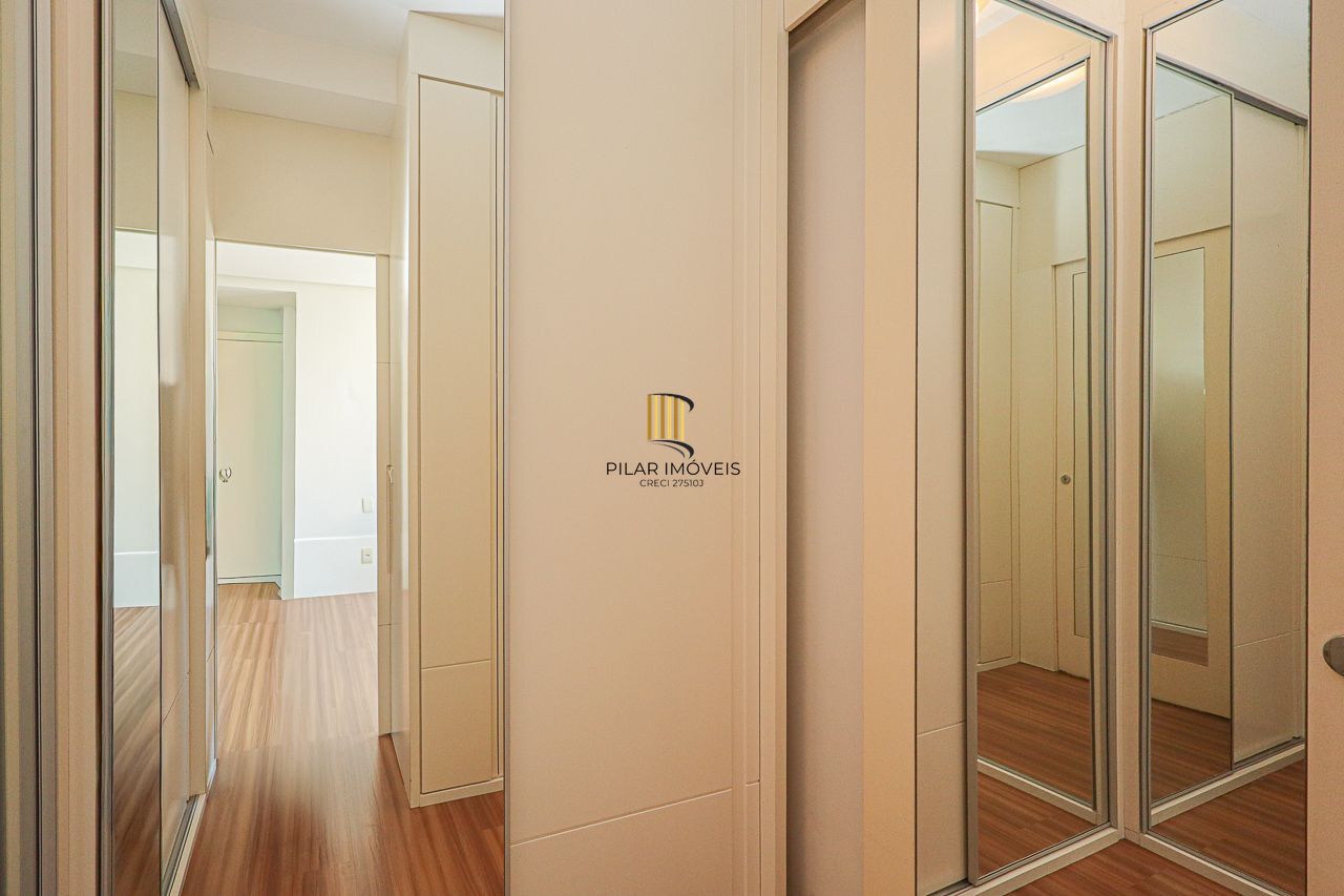 Apartamento de 3 quartos, 3 suítes, com 02 garagens individuais no Bairro Petrópolis, próximo a Encol.