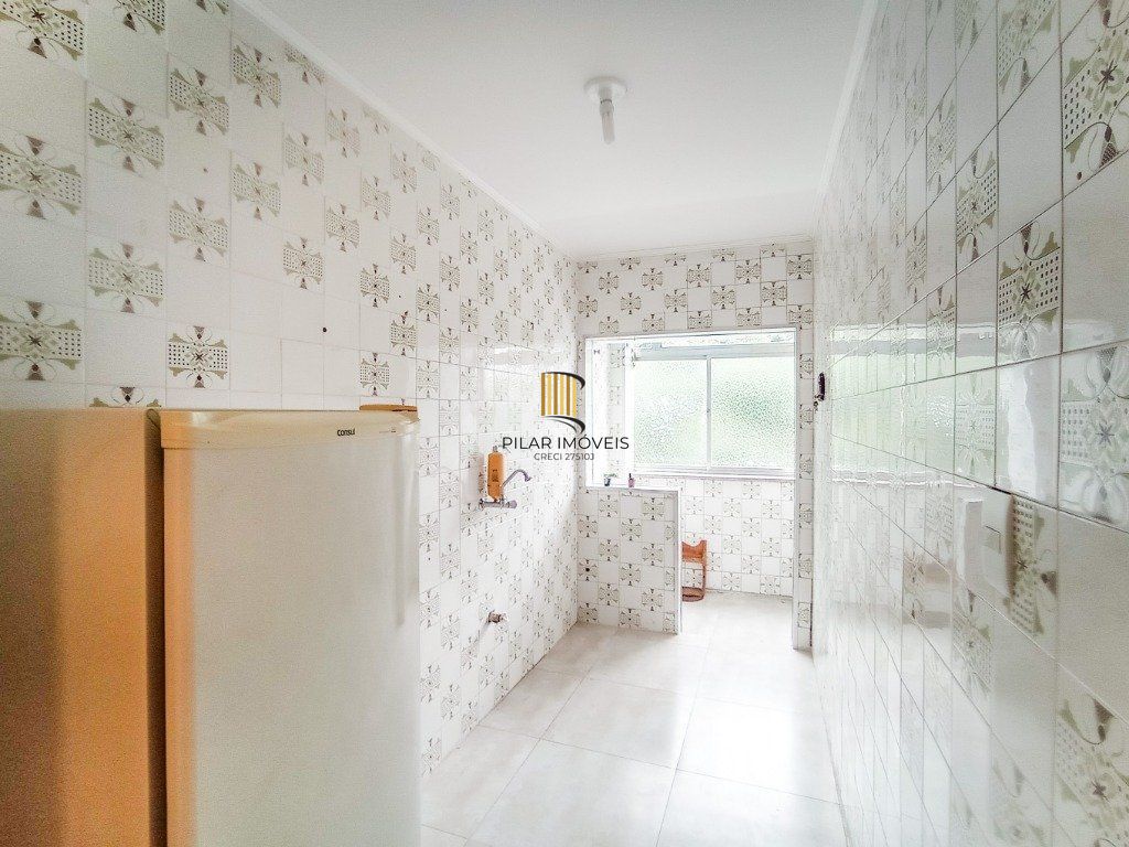 Apartamento com 01 dormitório, 01 estacionamento rotativo.