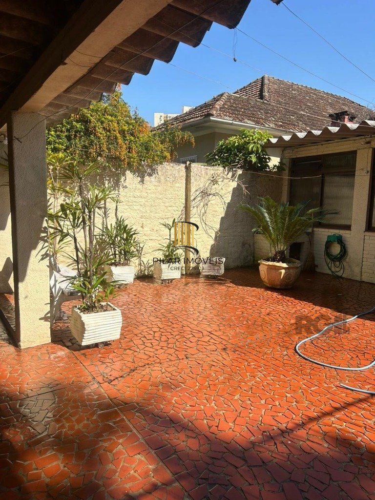 Casa 3 dormitórios no bairro Partenon