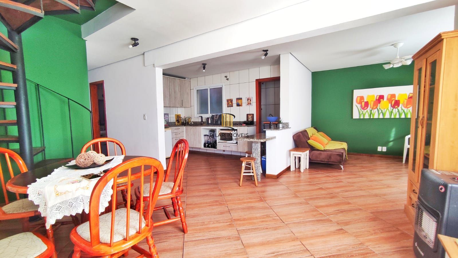 3 Dormitórios, sendo 1 Suíte Master •	Living com Dois Ambientes – no Bairro Alto Petrópolis – Amplo Terreno. - Pilar Imóveis