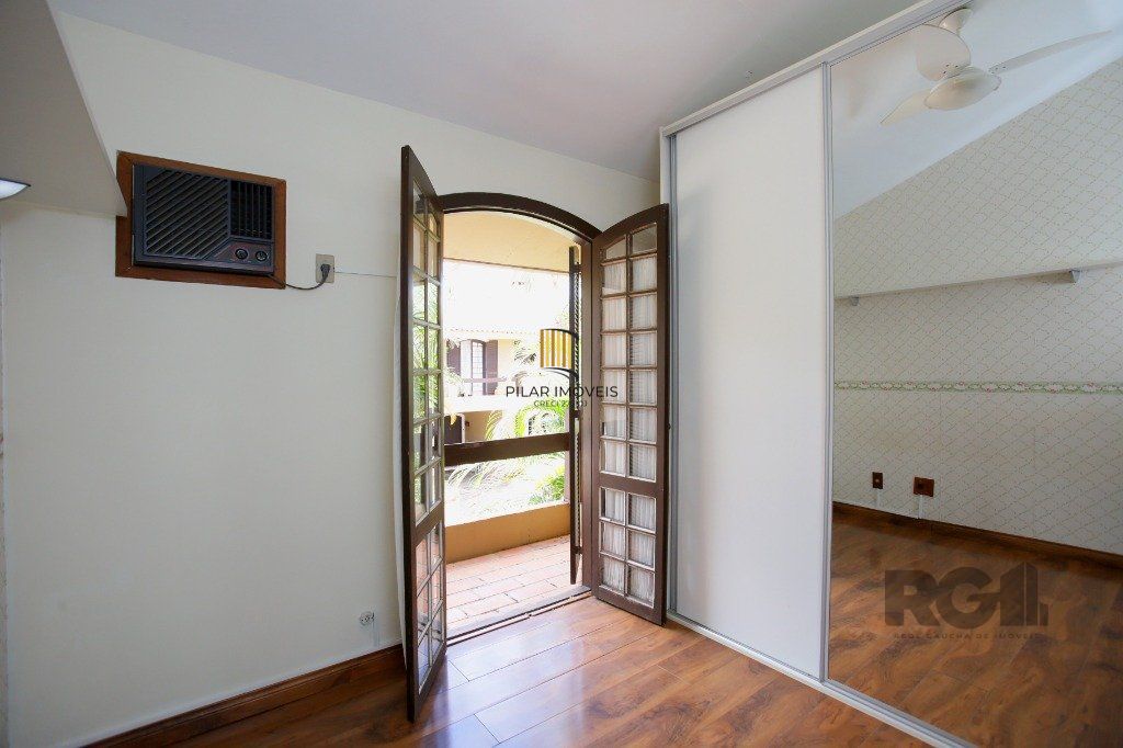 Casa de Condomínio 3 dormitórios no bairro Cristal