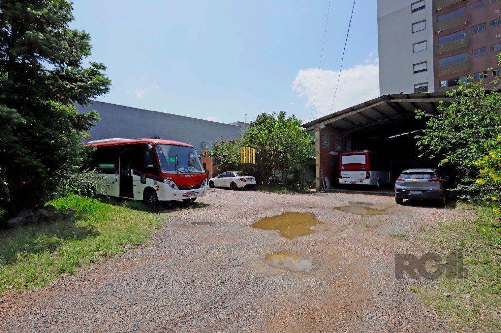 Vendo com exclusividade,  50m da PUC, terreno com 960 m2,   30,00m x 32,00m