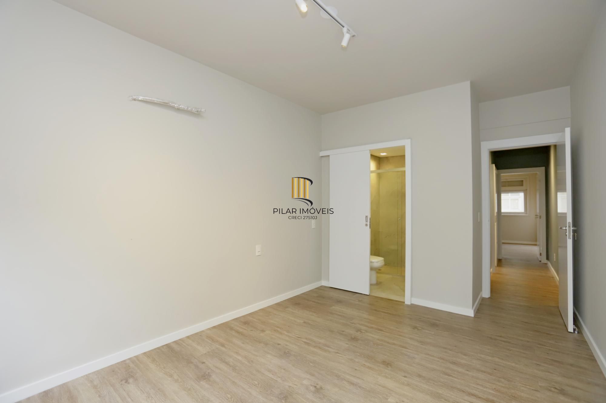 Apartamento 03 dormitórios revitalizado no Moinhos de Vento em Porto Alegre.