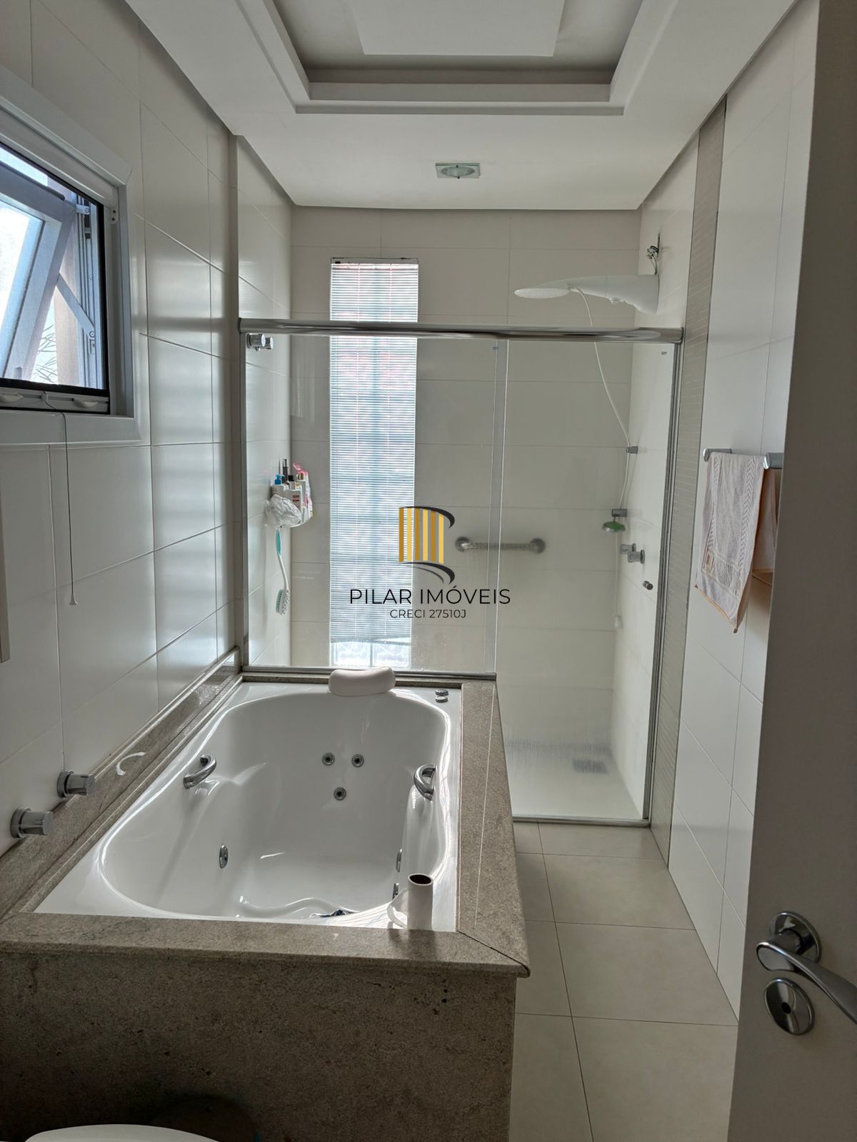 casa 4 dormitórios. 1 suite e demais peças