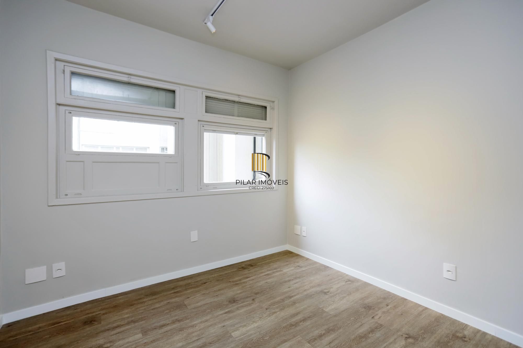 Apartamento 03 dormitórios revitalizado no Moinhos de Vento em Porto Alegre.