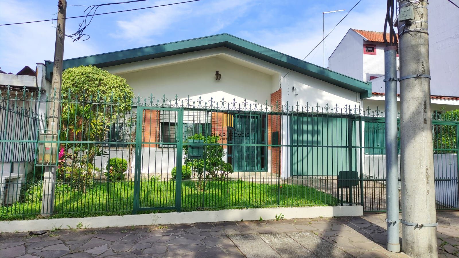 Casa à Venda de 3 Dormitórios (1 Suíte), no Sarandi – Porto Alegre | Financiável - Pilar Imóveis