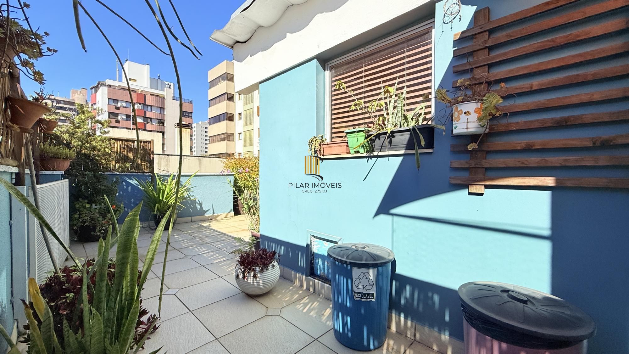 Cobertura Semimobiliada com Vista Panorâmica em Porto Alegre