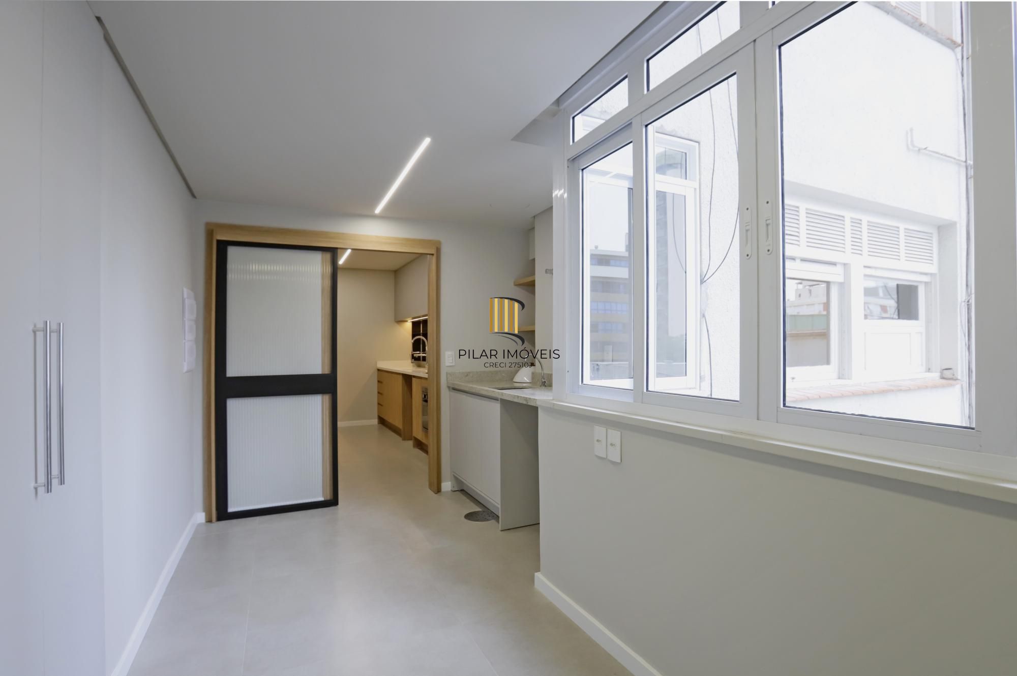 Apartamento 03 dormitórios revitalizado no Moinhos de Vento em Porto Alegre.