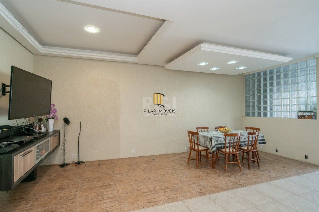 Casa para Venda - 259m², 4 dormitórios, sendo 1 suites, 4 vagas - Coronel Aparício Borges