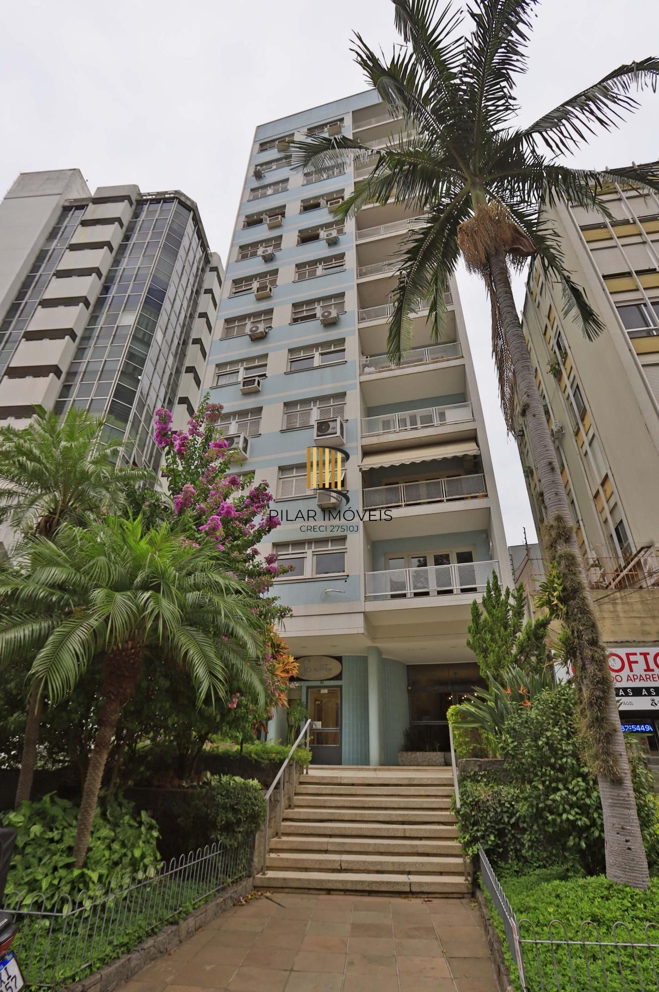 Apartamento 03 dormitórios revitalizado no Moinhos de Vento em Porto Alegre.