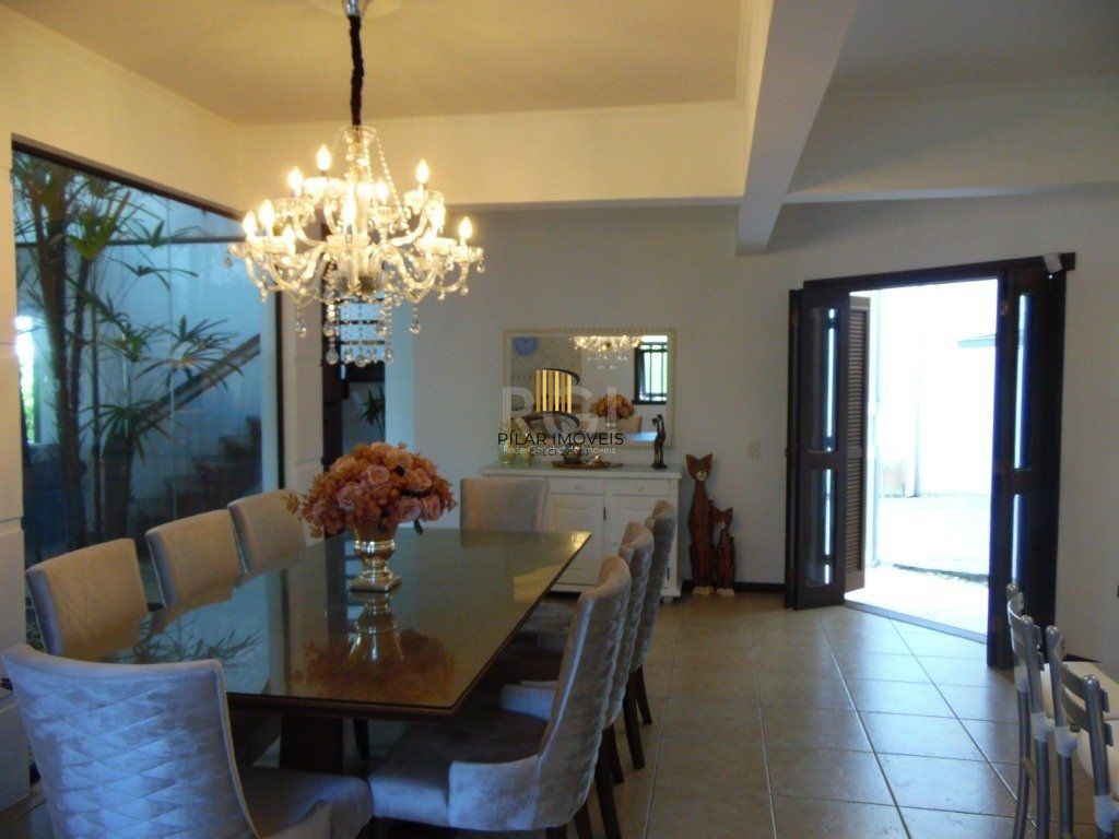 Casa para Venda - 410m², 5 dormitórios, sendo 5 suites, 5 vagas - Centro