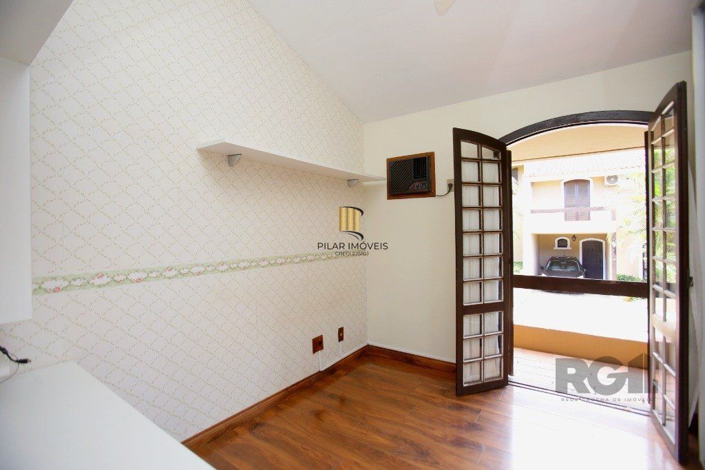 Casa de Condomínio 3 dormitórios no bairro Cristal