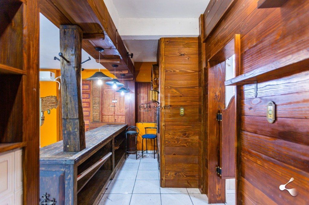 Casa para Venda - 500m², 3 dormitórios, sendo 3 suites, 4 vagas - Vila Ipiranga