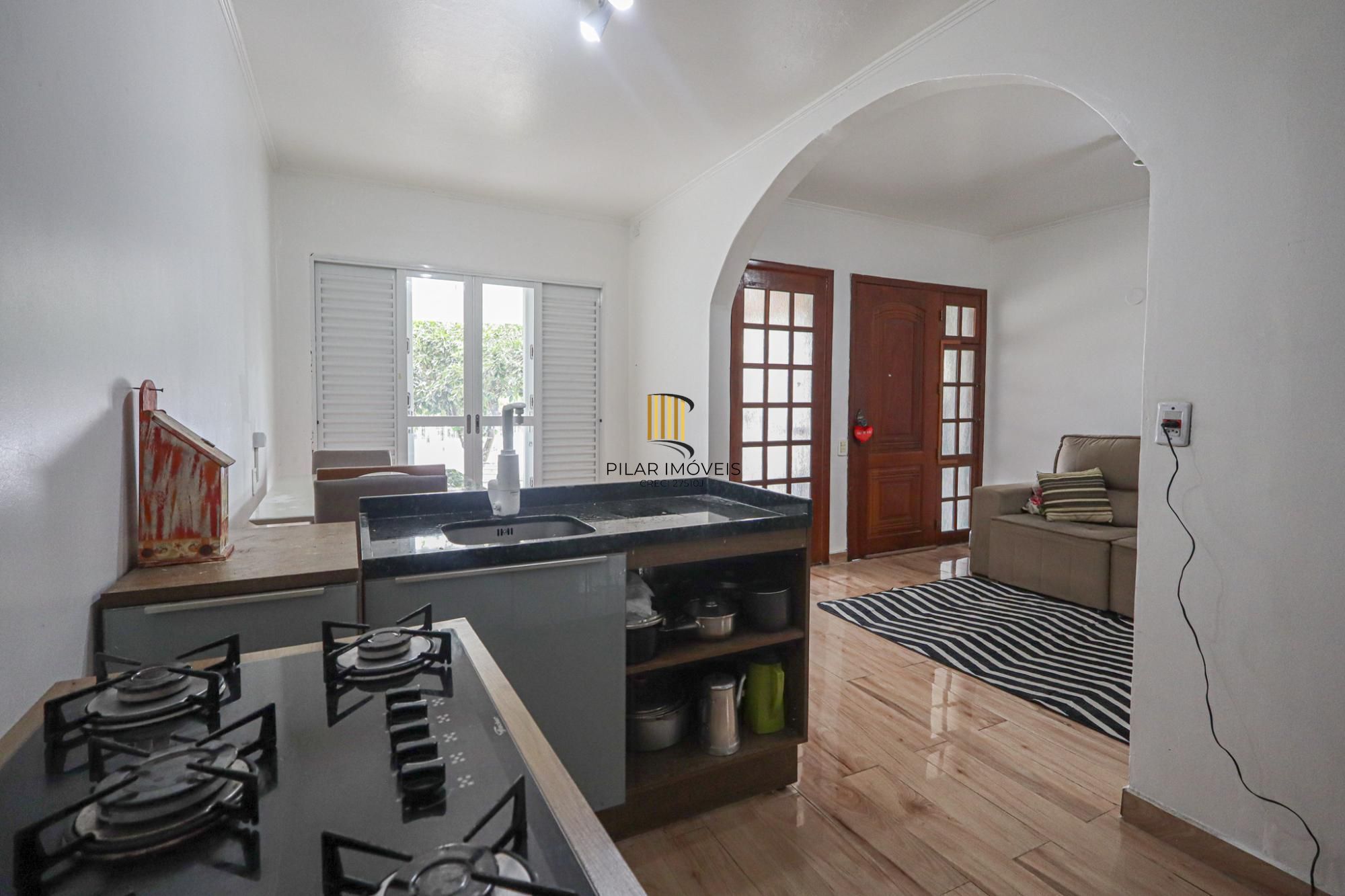 Casa semi mobiliada, 4 dormitórios no Bairro Jardim Sabará