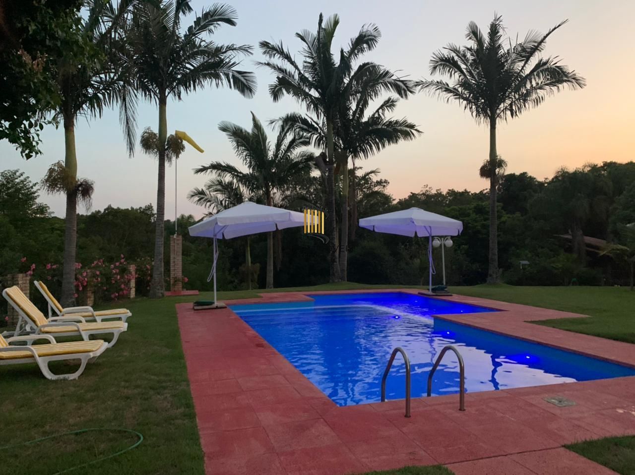 Casa mobiliada em condomínio