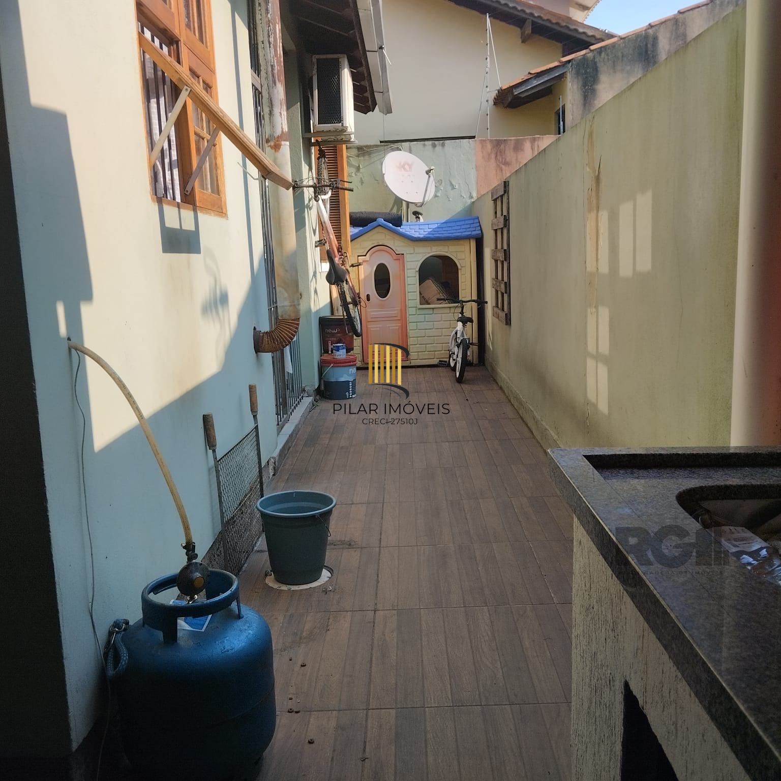 Casa para Venda - 272m², 3 dormitórios, sendo 1 suites, 2vagas - Porto Verde