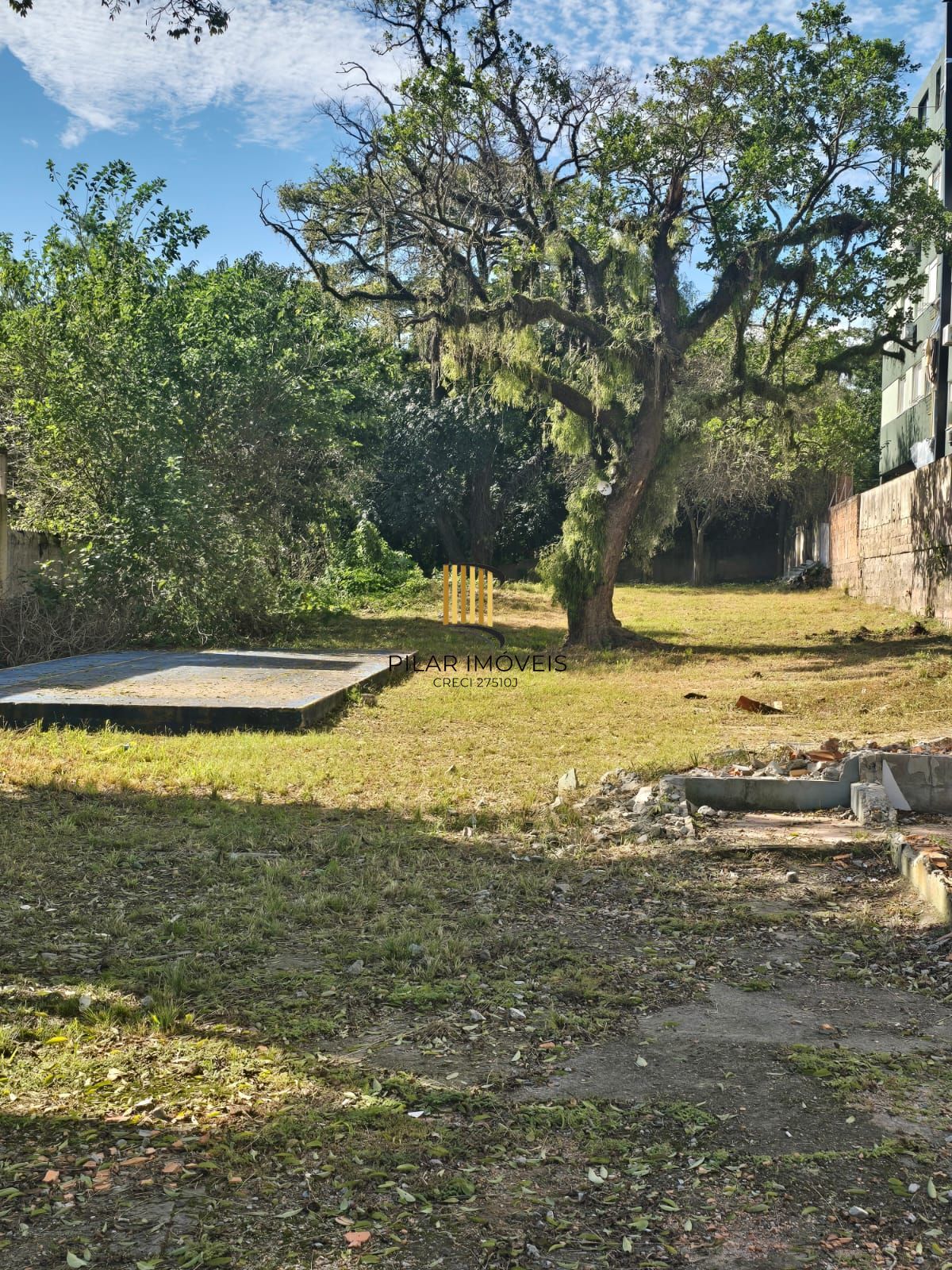Terreno  desocupado, localizado na Rua Doutor Campos Velho