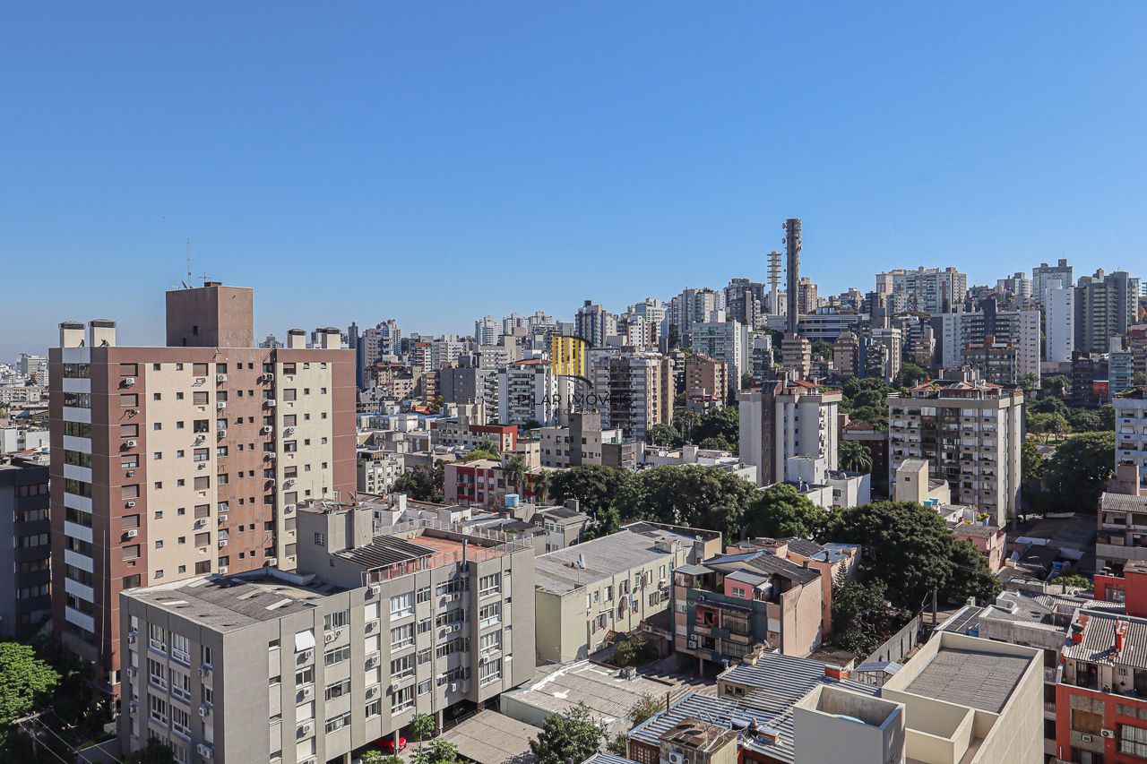 Apartamento de 3 quartos, 3 suítes, com 02 garagens individuais no Bairro Petrópolis, próximo a Encol.