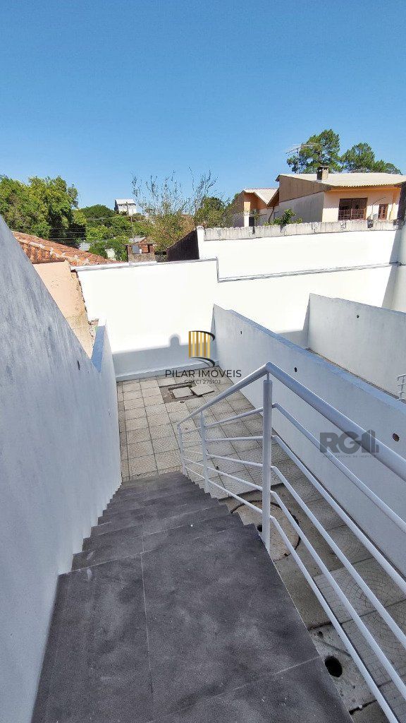 Sobrado Pronto, no Jardim Itu-Sabará: 2 Dormitórios, 1 Suíte.