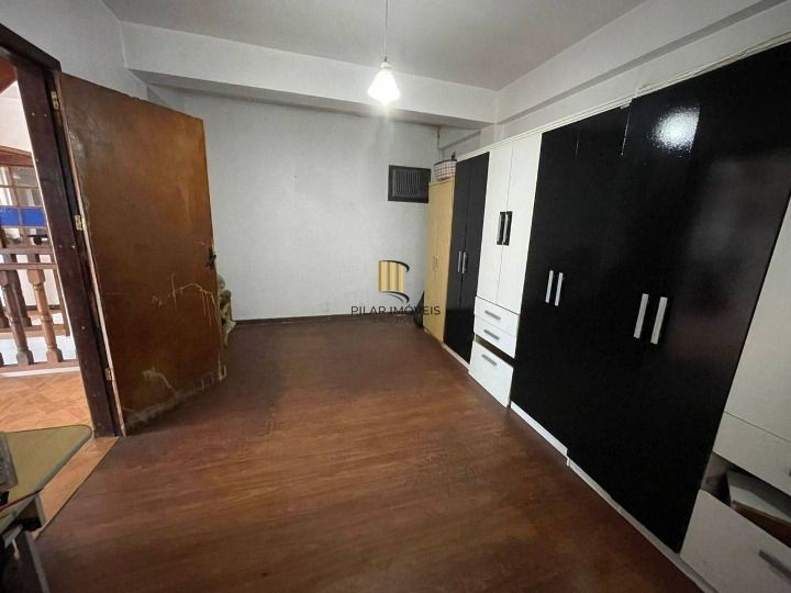 Sobrado 4 dormitórios no bairro Vargas