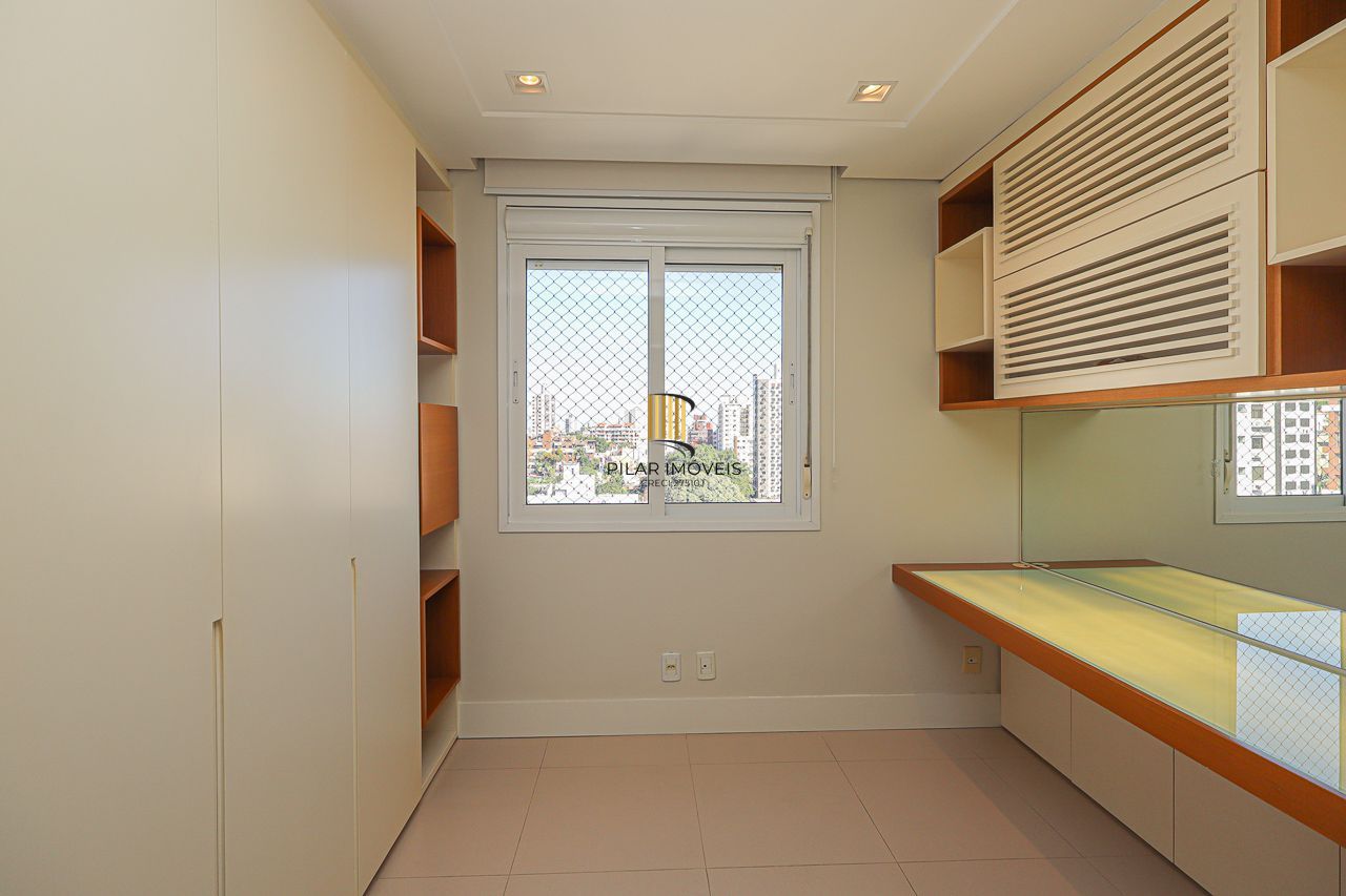 Apartamento de 3 quartos, 3 suítes, com 02 garagens individuais no Bairro Petrópolis, próximo a Encol.
