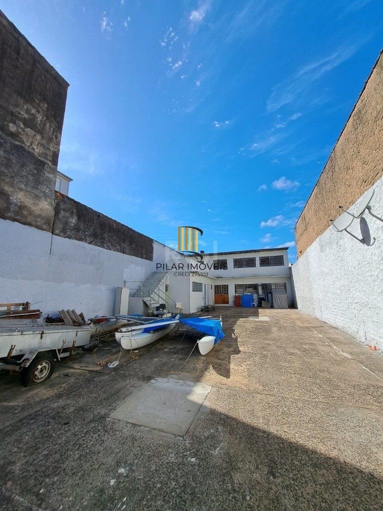 Casa comercial no 4 distrito