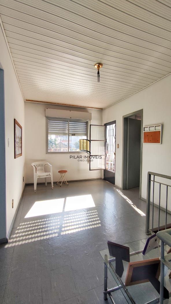 Casa com 170m², 3 dorm. no bairro Jardim Itu Sabará em Porto Alegre