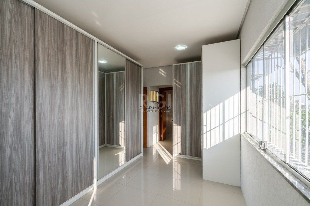 Casa para Venda - 259m², 4 dormitórios, sendo 1 suites, 4 vagas - Coronel Aparício Borges